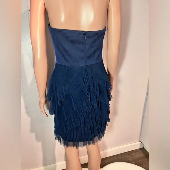 BCBGMaxAzria - Cocktail Dress - Satin bodice and tiered tulle skirt. Size 6. - Picture 7 of 10